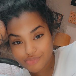 ✨Meet your posher! ✨ Spacegirl!